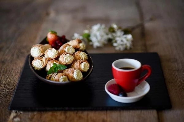 Schillerlocken Mini Süß, 6 Cm, Zum Selbstbefüllen, 72 Stück 3 Schillerlocken Mini Süß, 6 Cm, Zum Selbstbefüllen, 72 Stück